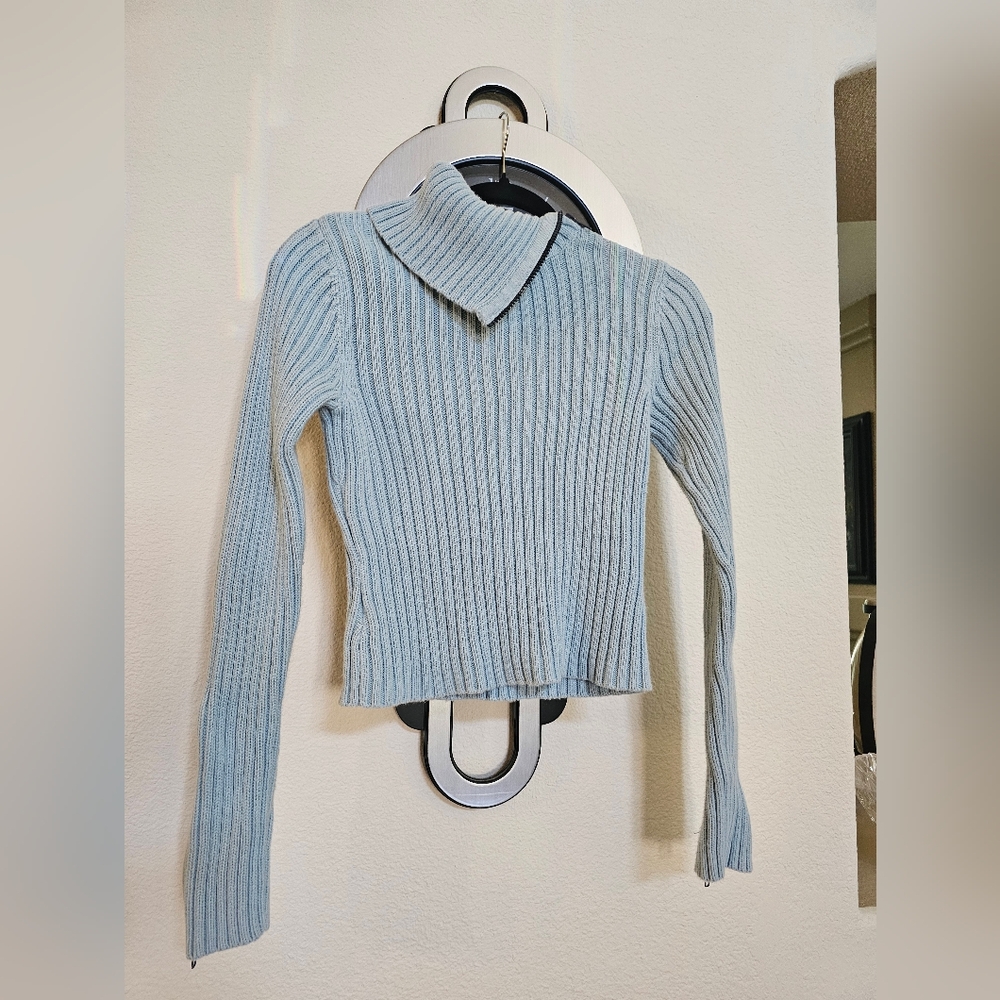 Pre-owned DKN6 cropped sweater woth zippers ribbed blue size M but fits  like S